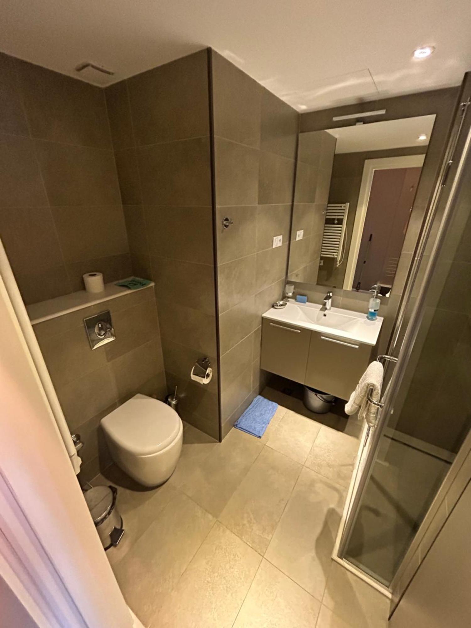 Luxury Apartment *